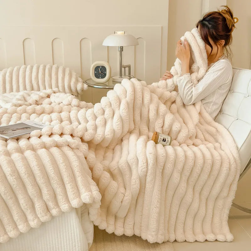Luxurious Super Soft Faux Rabbit Fur Blanket - Warm & Cozy Throw for Couch, Bed & Travel - Versatile All-Season Gift