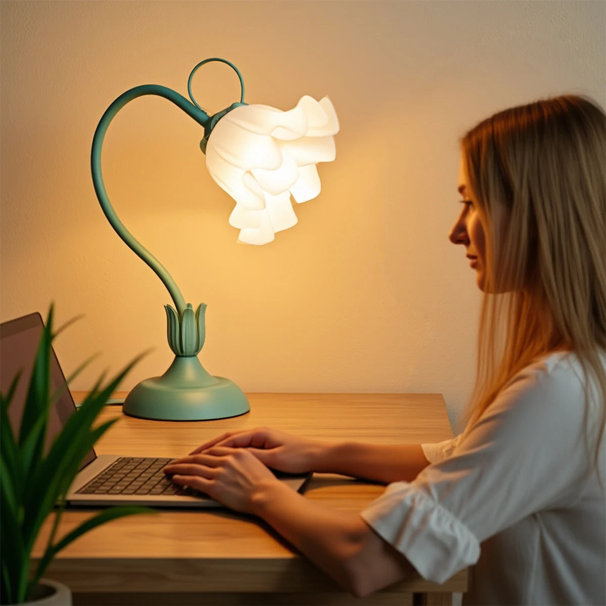 Vintage flower lamp, adjustable direction